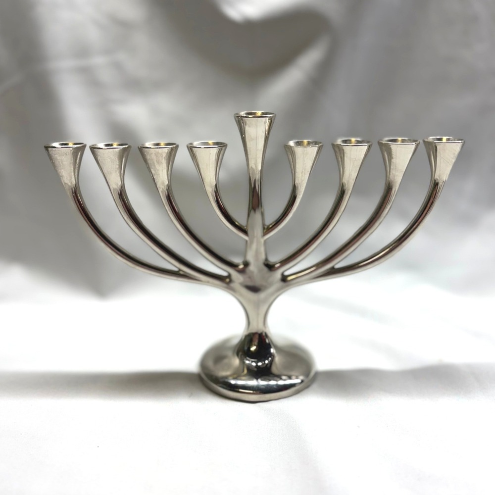Kohl's Menorah Hanukkah OS Silver Good Modern Polished 9 Branch Taper Holder